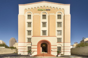 Отель Holiday Inn Express San Antonio North Riverwalk Area, an IHG Hotel  Сан-Антонио